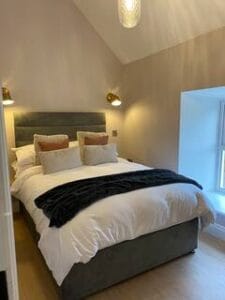 Farmhouse room4