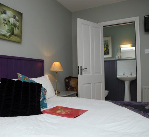 Room4 bed&desk